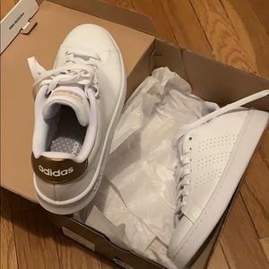 Adidas advantage sneakers Women size 8.5 brand new